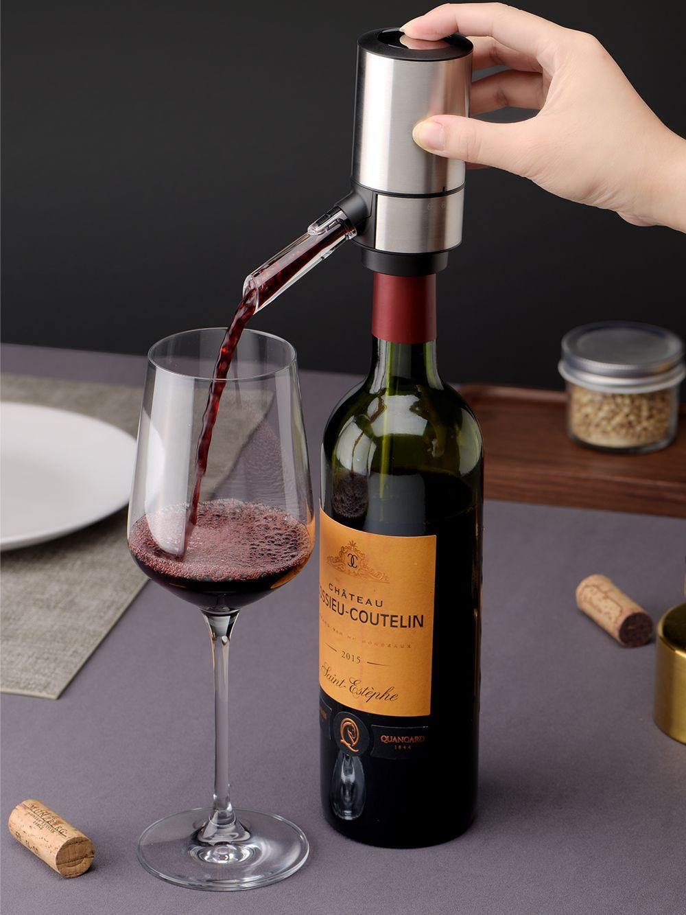 Electric wine aerator and dispenser - Sports, Wine & Gadgets